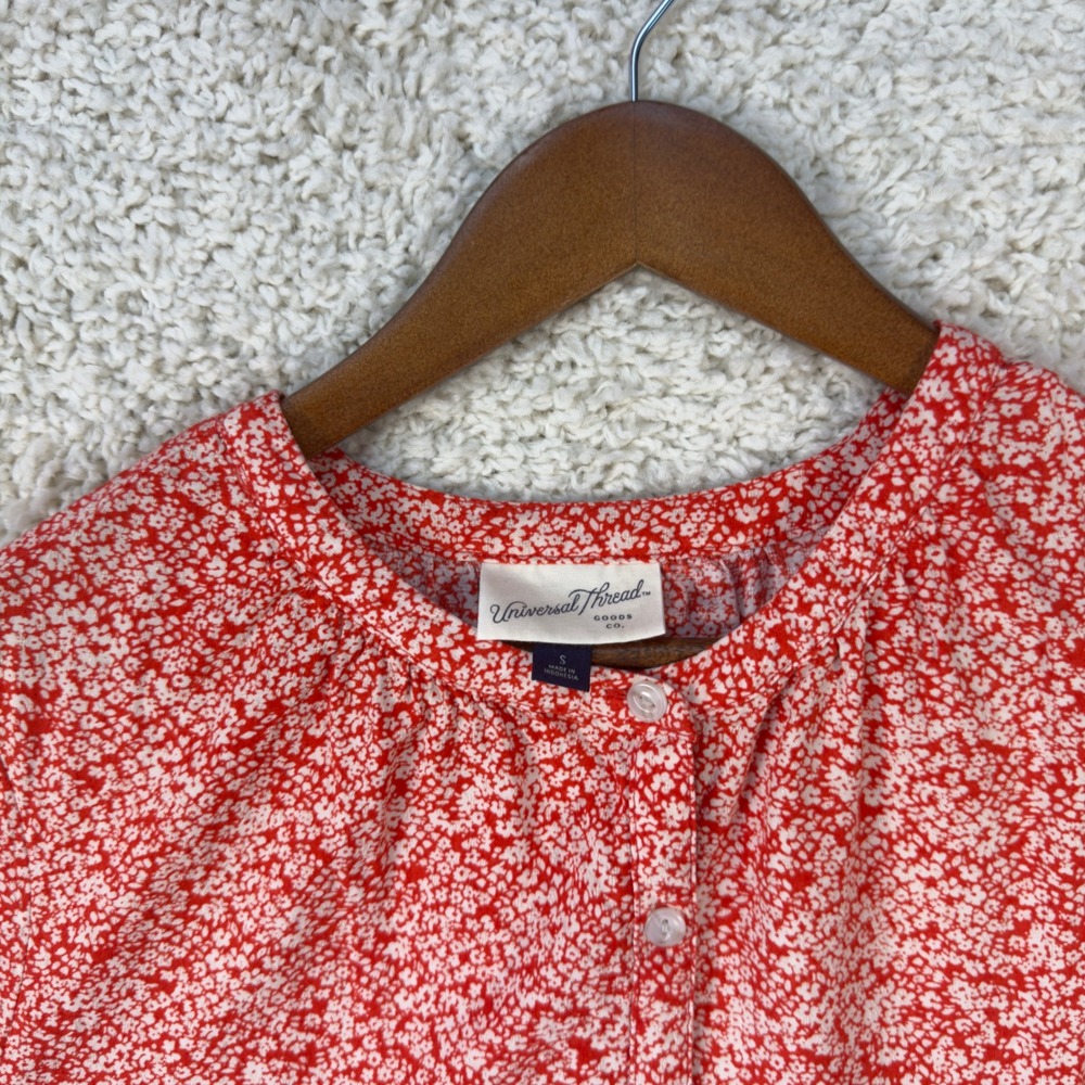 Universal Thread Button Up Blouse Womens Small Red Floral Short Sleeve Rayon Top - Picture 7 of 9